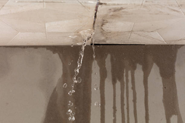 Professional Water Extraction technician working in Farmingdale, NY